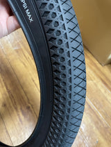 CULT VANS WAFFLECUPタイヤ 20×2.40” / ブラック【2本セット】
