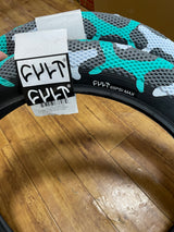 CULT VANSタイヤ(20"x2.40") / ティールカモ【2本セット】