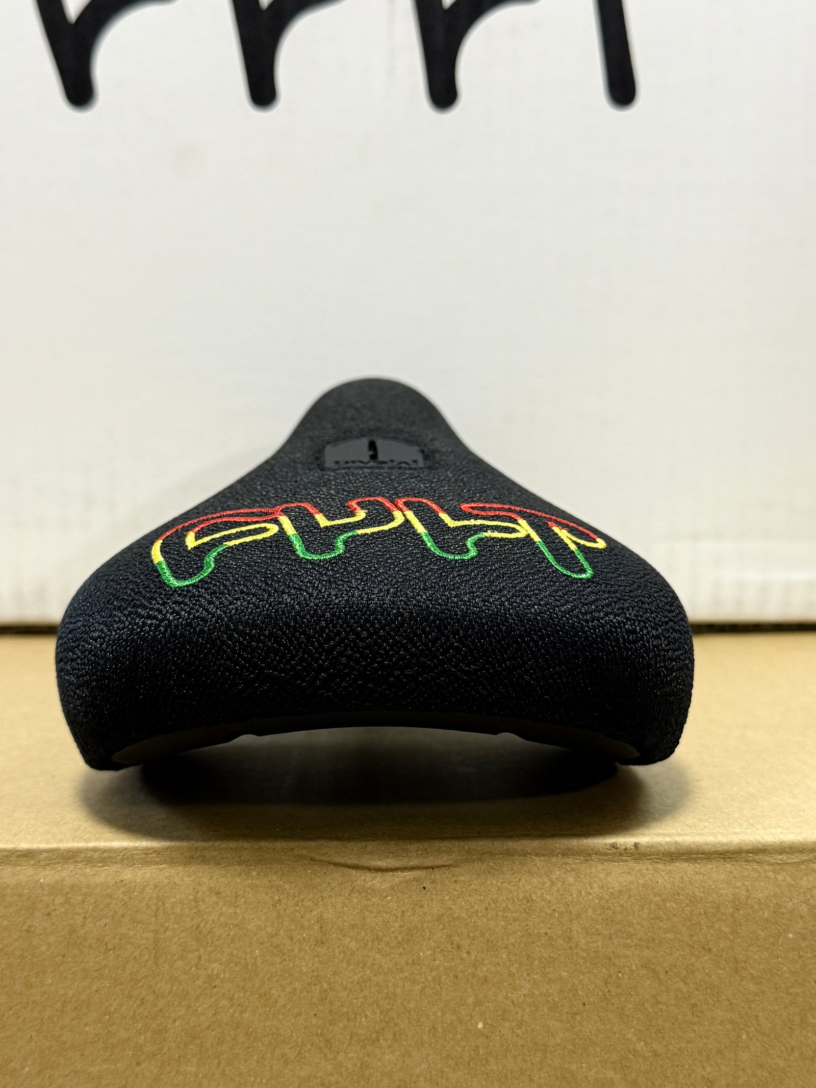 CULT PADDED ピボタルシート / RASTA – BMXショップワンダーランド