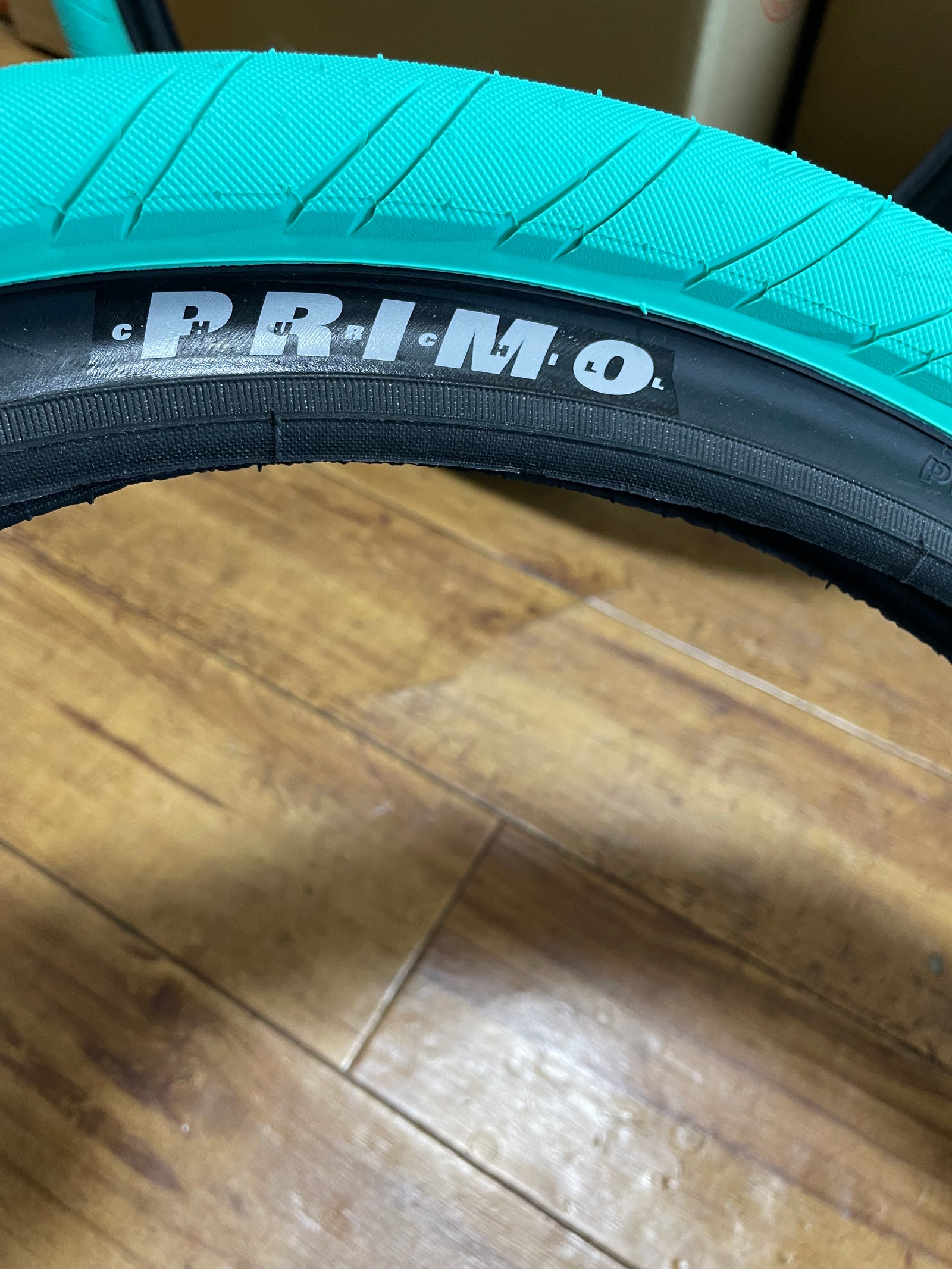 PRIMO CHURCHILL タイヤ(20×2.45