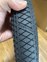 CULT VANS WAFFLECUPタイヤ 20×2.40” / ブラック【2本セット】