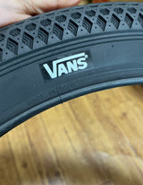 CULT VANS WAFFLECUPタイヤ 20×2.40” / ブラック【2本セット】