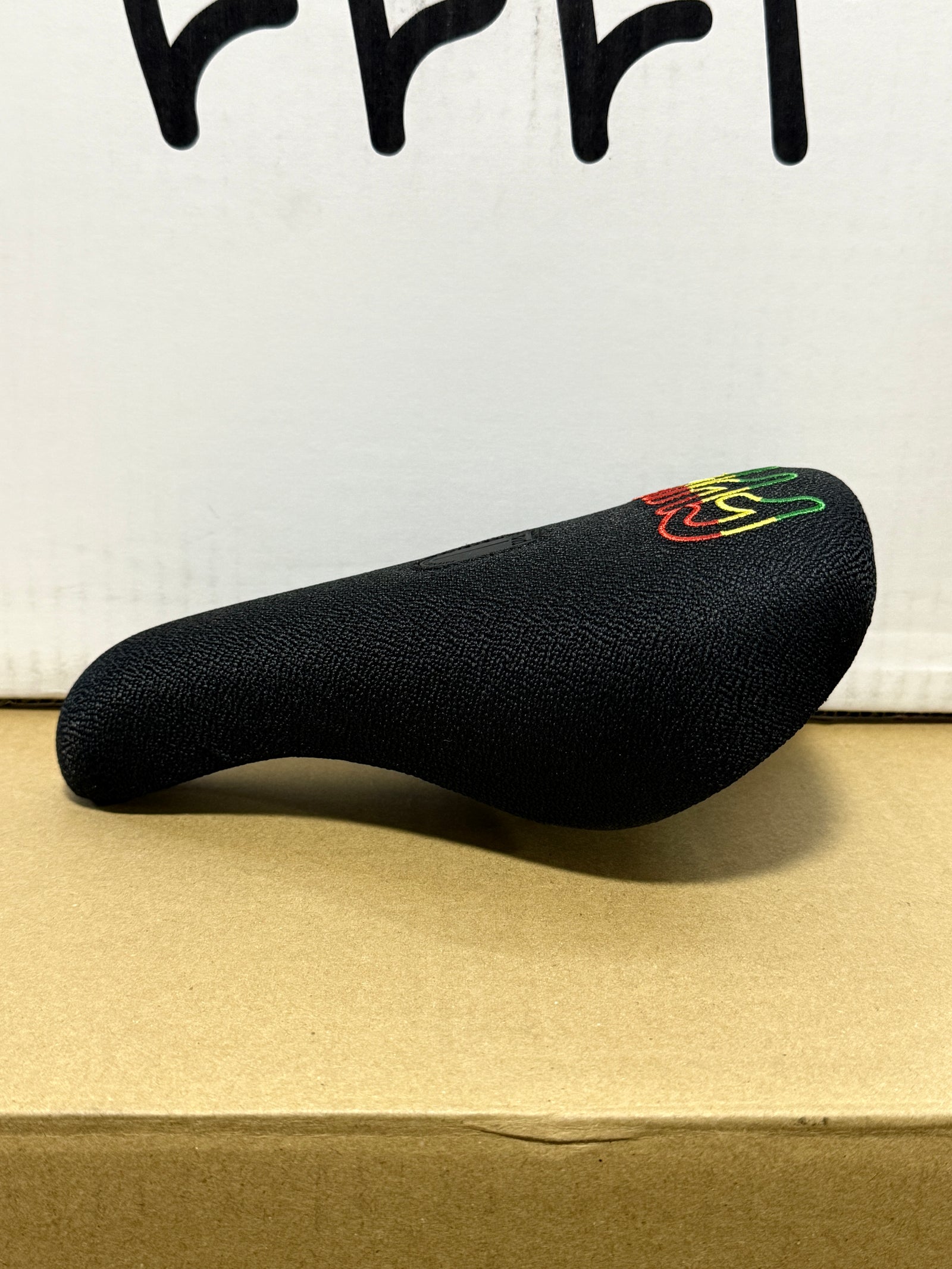 CULT PADDED ピボタルシート / RASTA – BMXショップワンダーランド