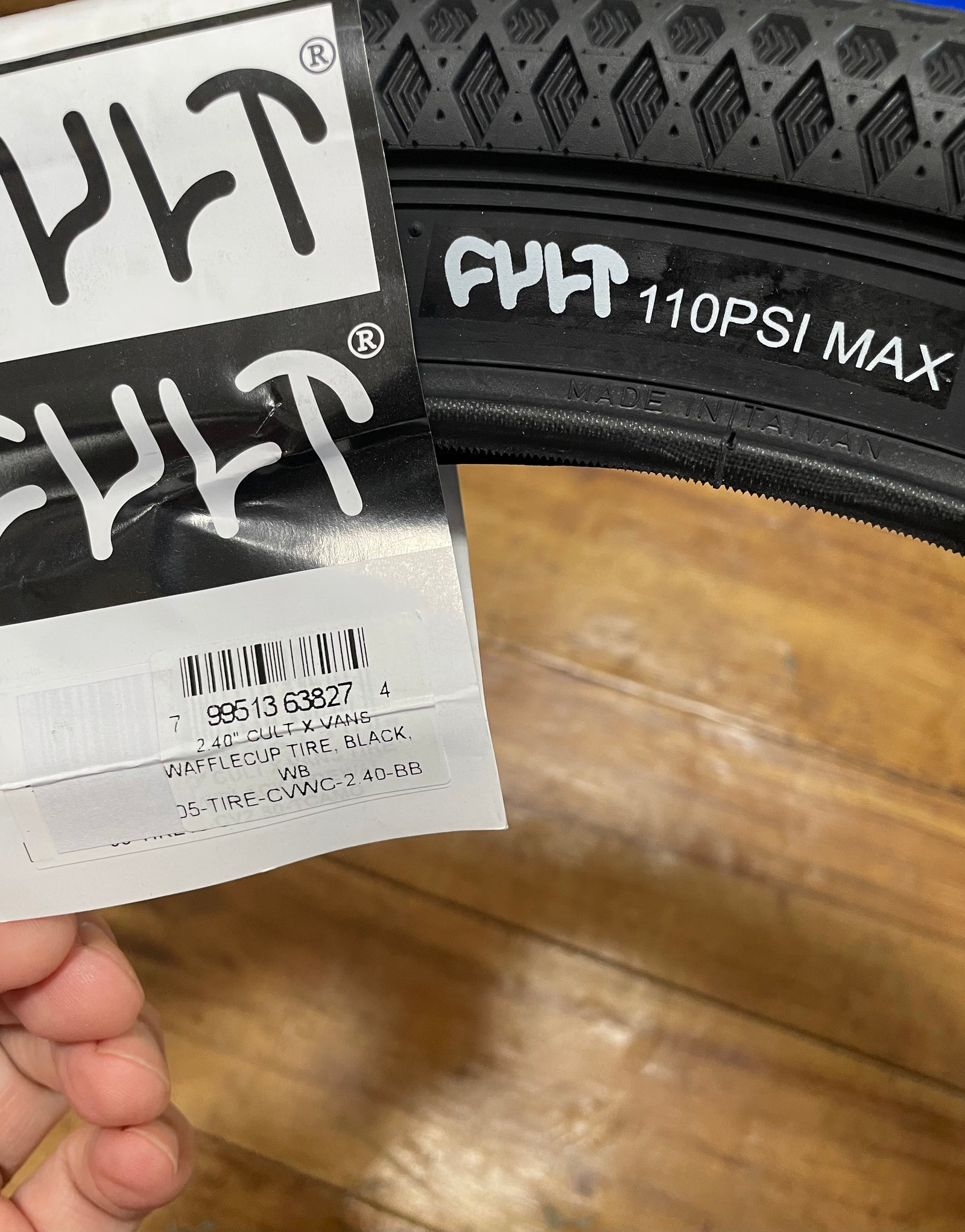BMX タイヤ CULT X VANS 20X2.4” 2本 Cult x Vans 20x2.40 BMX Tire | The Bikesmiths
