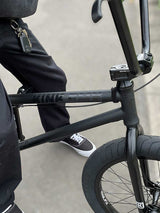 KINK 2026年 WHIP 20.5" / ミッドナイトブラック【フルクロモリ】