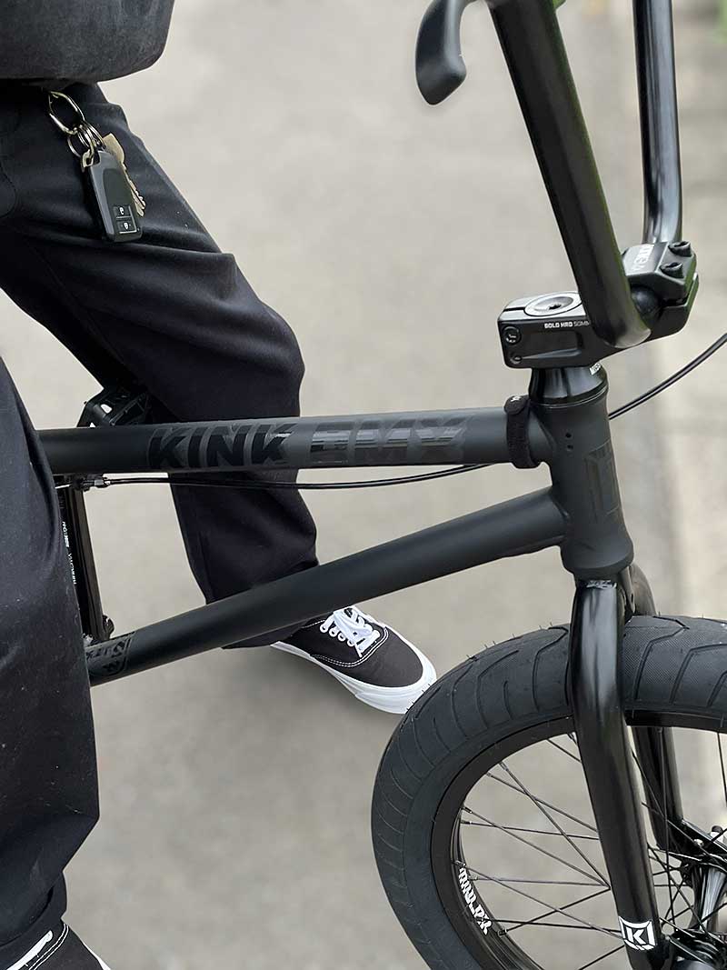 KINK 2026年 WHIP 20.5" / ミッドナイトブラック【フルクロモリ】