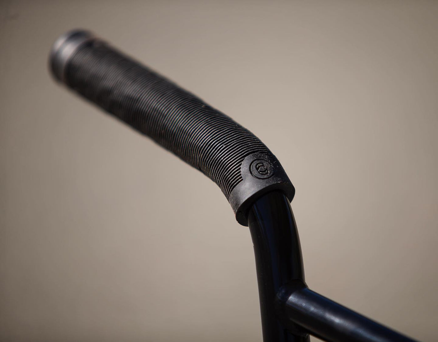 inema-grips-focus-bk2_1400x.